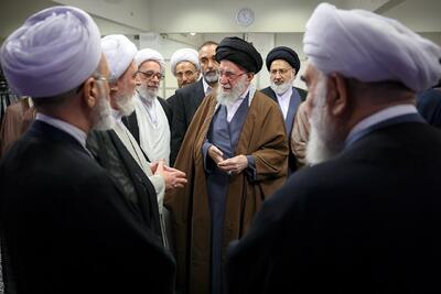  روایت رهبر انقلاب از خاطره مرحوم آیت‌الله سیدجواد خامنه‌ای از رواج سخنان میرزای نائینی در مشهد