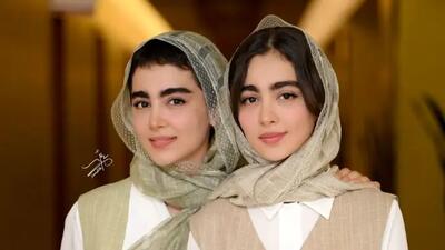  فیلم / نگاهی به سلیقه دخترانه سونیا حسینی در چیدمان  دکوراسیون خانه‌ شان / از تابلوهای نقاشی هنر دست خودش؛ ترکیب رنگ قرمز و کرم در مبلمان و فرشی با نقشهای جذاب که  پذیرایی رو زیباتر کرده ...