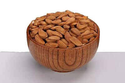  آیا روغن بادام شیرین پوست را سیاه می‌کند؟ (ترفندهای روشن کنندگی + روش مصرف)