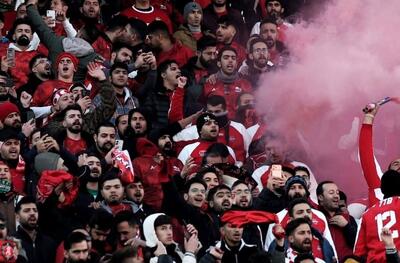  بنر هواداران تراکتور در ورزشگاه پربازدید شد