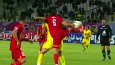  تایید اشتباه علیه علی نعمتی در دقیقه 1+90