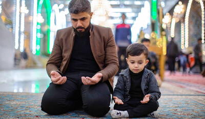  طلوع بندگی؛ از چه سنی کودکان را به نماز علاقه‌مند کنیم؟