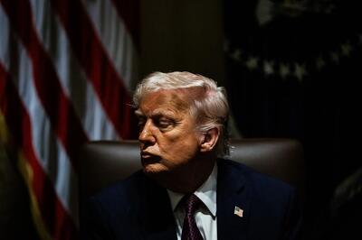  یک دیپلمات منطقه‌ای: ترامپ به‌دنبال پیروزی‌های سریع و ملموس است و صبر بخشی از غریزه راهبردی او نیست؛ بنابراین هر فرضی در ایران مبنی بر طولانی‌کردن مذاکرات تا انتخابات میان‌دوره‌ای آمریکا، یک محاسبه نادرست است