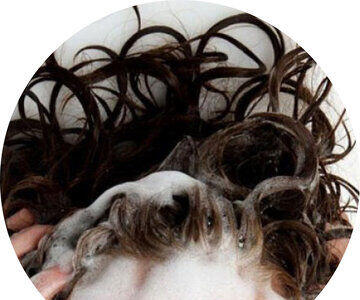  به این دلایل خوابیدن با موهای خیس ممنوع!