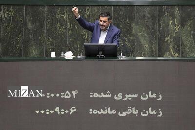  واکنش زارعی به اهانت به تصویر رهبر انقلاب در پارلمان اروپا/ پارلمان فاسد اروپا میخواست برای ترامپ دم تکان بدهد