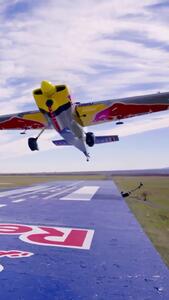  فرود و برخاست تاریخی هواپیما روی قطار در حال حرکت