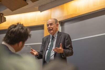  مرشایمر: ترامپ در «بن‌بست» گرفتار شده است