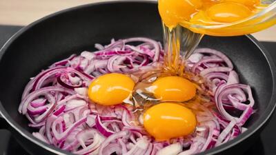  طرز تهیه شام سریع و خوشمزه با پیاز و تخم مرغ