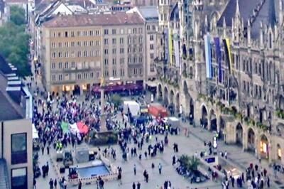  رضا پهلوی فکر کرده اگر به دروغ آمار جمعیت بدهد واقعاً تبدیل به جمعیت می‌شود