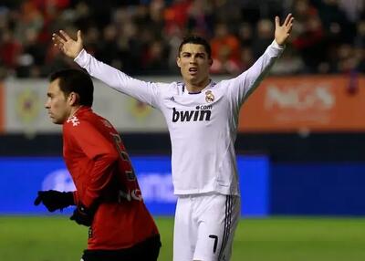  رونالدو با وقاحت گفت کی هستی؟ چقدر حقوق می‌گیری!