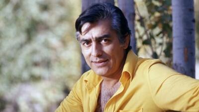  سفر در زمان؛ عکس «محمدعلی فردین» در پشت صحنه فیلم برزخی ها سال 59 | دنیای سینما