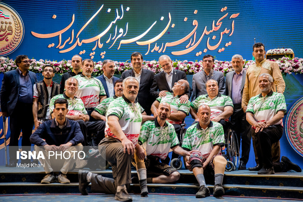 عکس/ آیین تجلیل از مدال‌آوران پارالمپیک با حضور رئیس جمهور