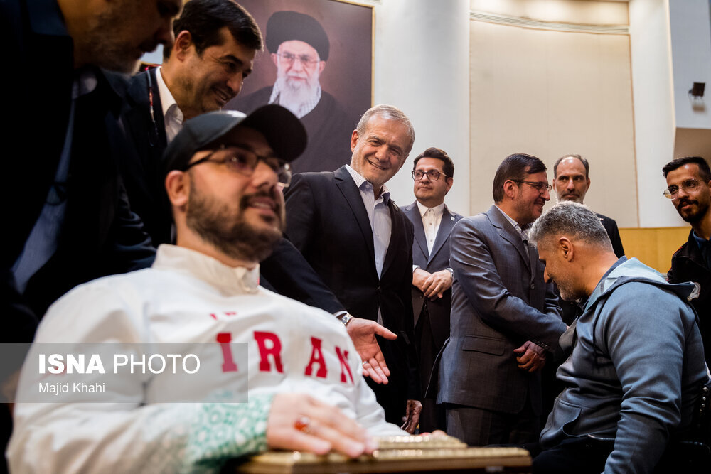 عکس/ آیین تجلیل از مدال‌آوران پارالمپیک با حضور رئیس جمهور