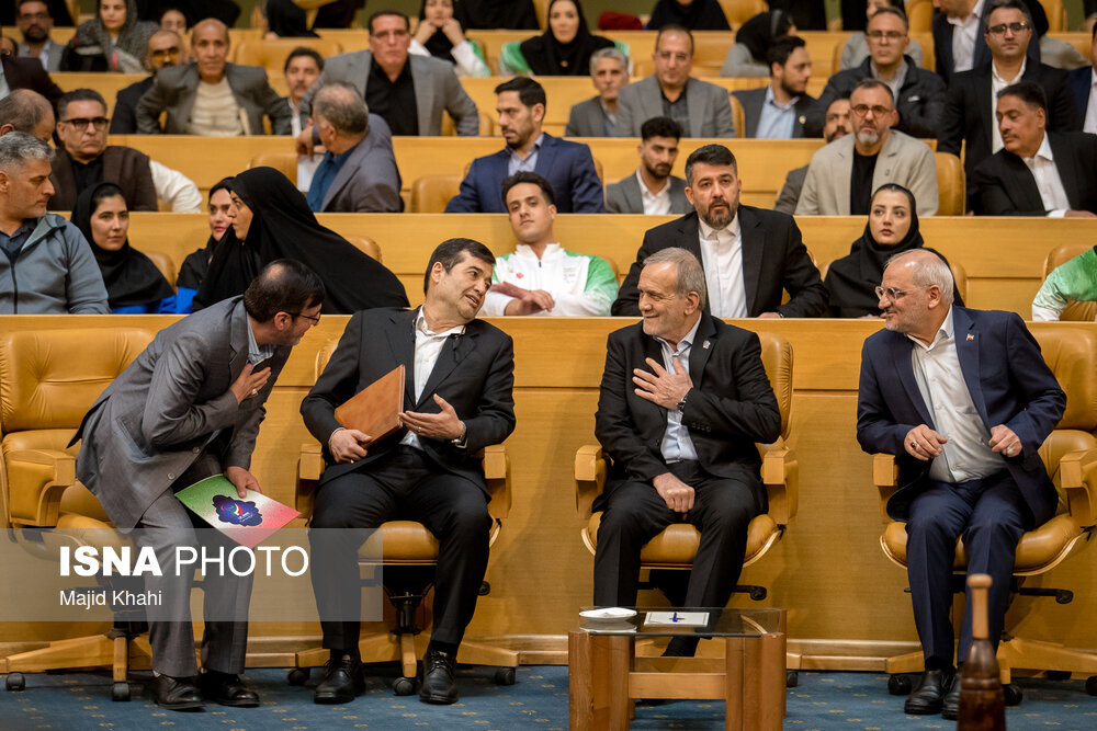 عکس/ آیین تجلیل از مدال‌آوران پارالمپیک با حضور رئیس جمهور