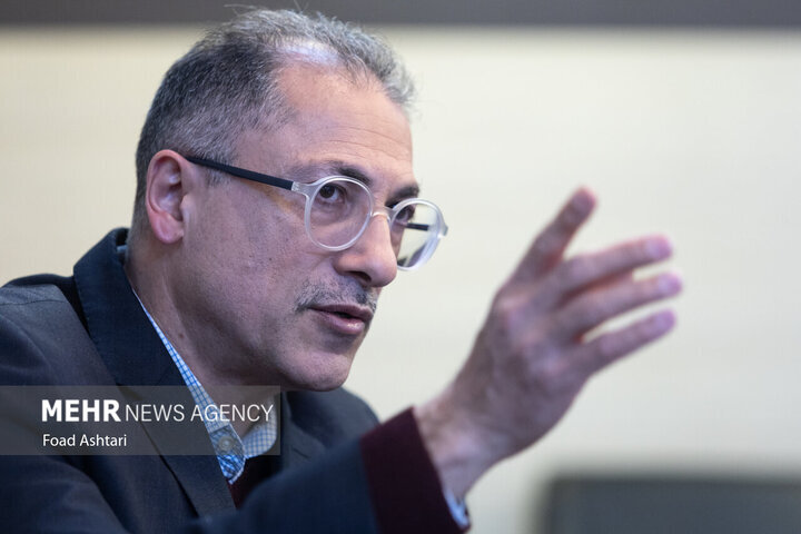 برگزاری کنسرت، عادی‌سازی نیست/ هنرمند با ساز و آوازش انتقاد کند