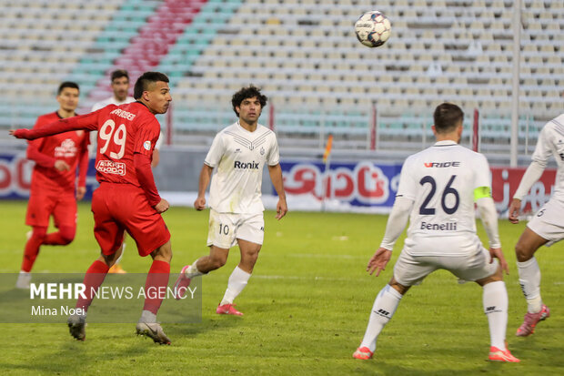 مس - استقلال؛ حمله به صدر بدون ساپینتو/ روز سخت تراکتور در مرداب انزلی